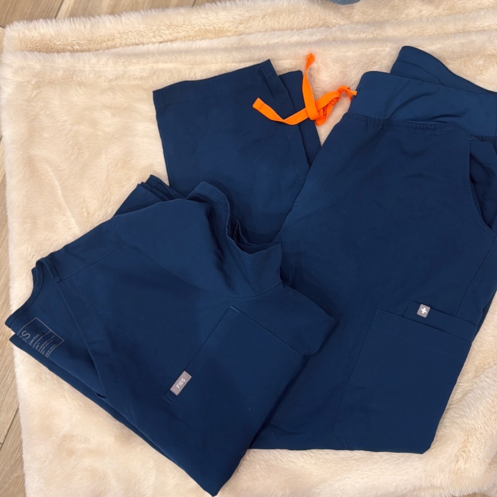 Figs Uniform! Large Tops and XL Bottoms